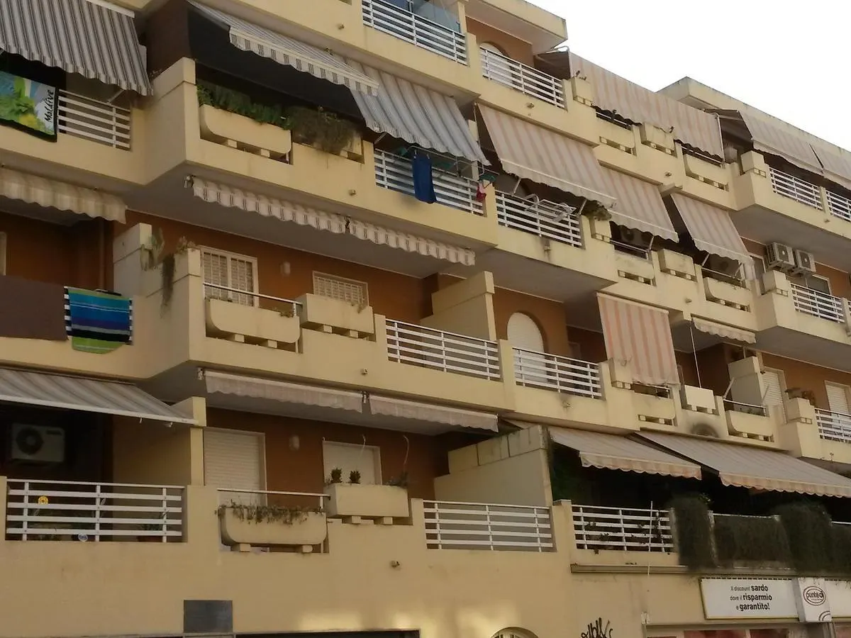 Holiday House ألغيرو